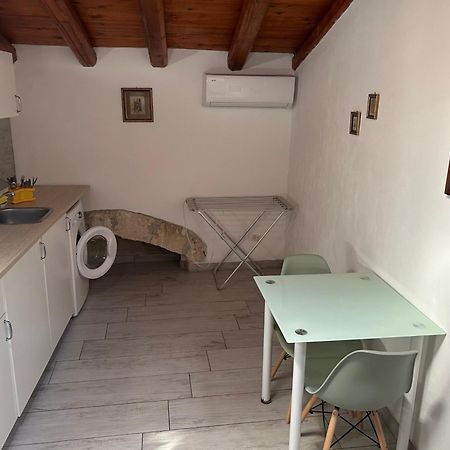 Deni'S Apartments Сиракуза Екстериор снимка