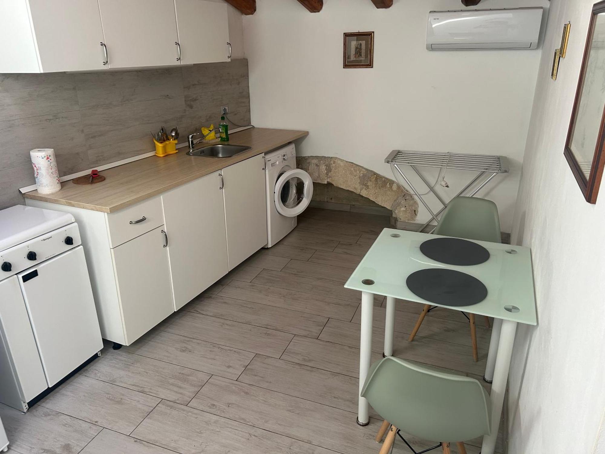 Deni'S Apartments Сиракуза Екстериор снимка