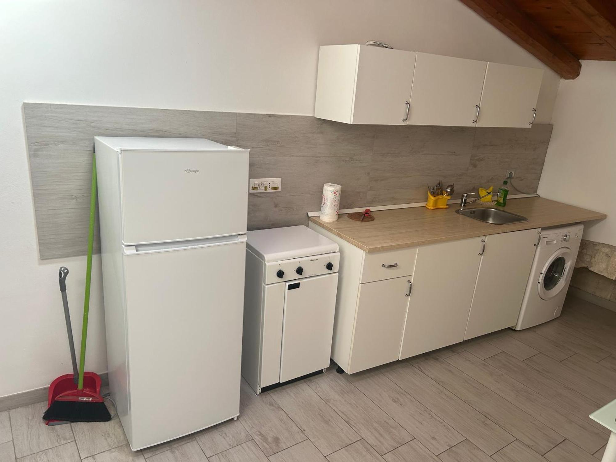 Deni'S Apartments Сиракуза Екстериор снимка