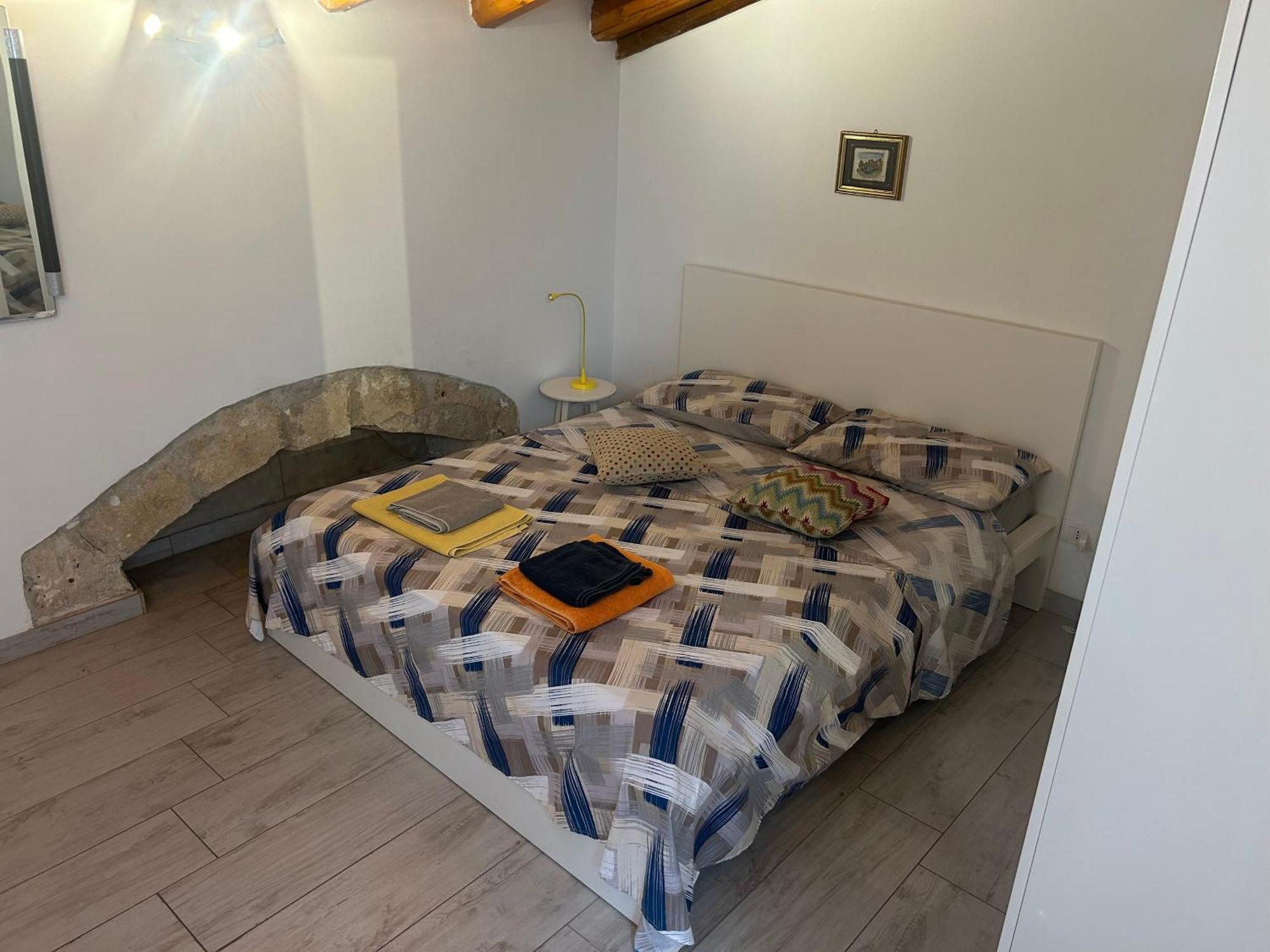 Deni'S Apartments Сиракуза Екстериор снимка
