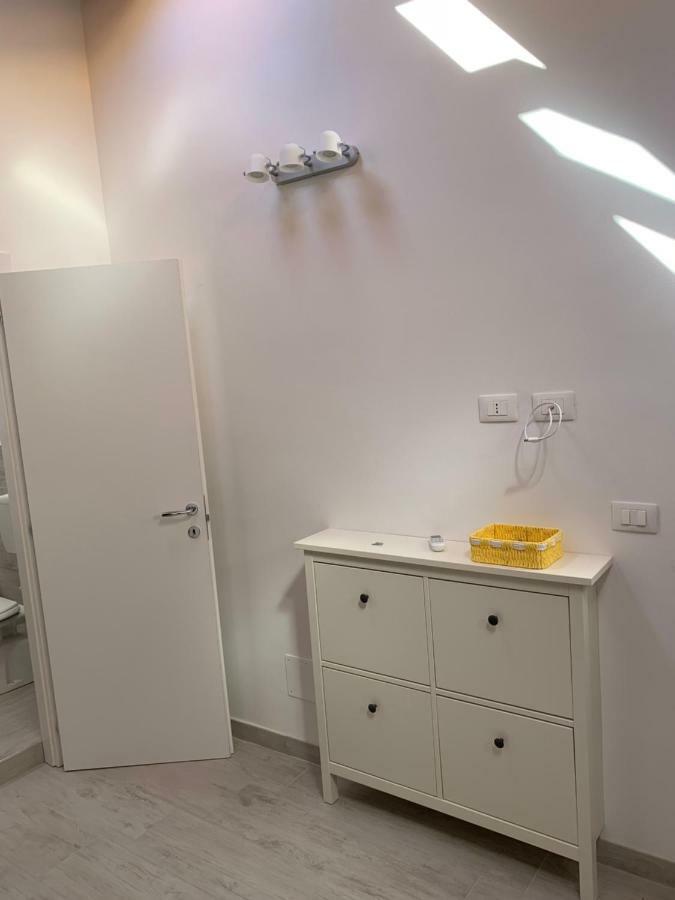 Deni'S Apartments Сиракуза Екстериор снимка